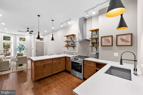 Kitchen - 450 E 22nd St, Baltimore, MD 21217 photo 5 of 6