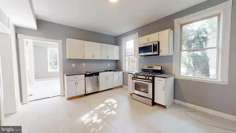Entry Way - 712 Cator Ave, Baltimore, MD 21218 photo 3 of 12