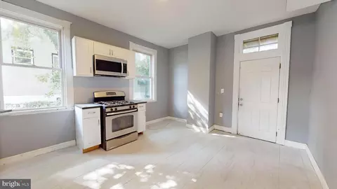 Entry Way - 712 Cator Ave, Baltimore, MD 21218 photo 4 of 12