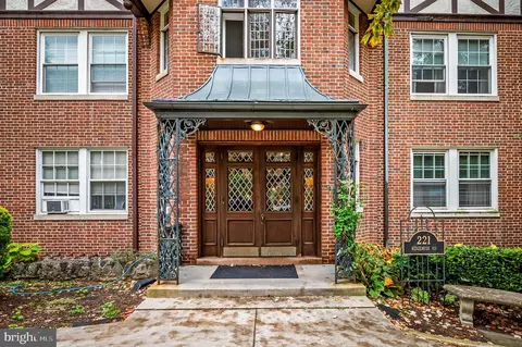 221 Ridgemede Rd #305, Baltimore, MD 21210