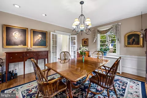 Dining - 305 Tunbridge Rd, Baltimore, MD 21212 photo 1 of 3