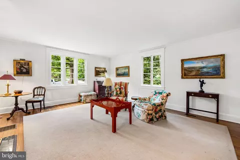 Living - 305 Tunbridge Rd, Baltimore, MD 21212 photo 2 of 3