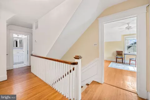 Entry Way - 305 Tunbridge Rd, Baltimore, MD 21212 photo 6 of 6