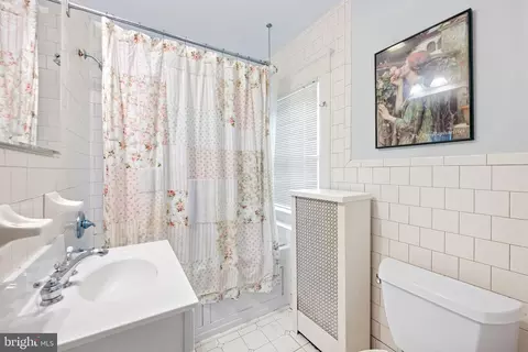 Bath - 305 Tunbridge Rd, Baltimore, MD 21212 photo 2 of 7