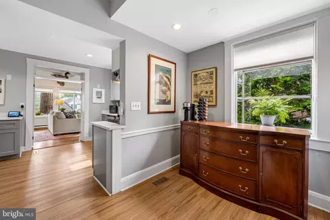 Entry Way - 305 Tunbridge Rd, Baltimore, MD 21212 photo 4 of 6