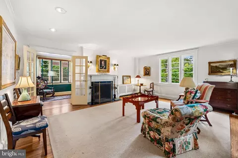 Living - 305 Tunbridge Rd, Baltimore, MD 21212 photo 1 of 3