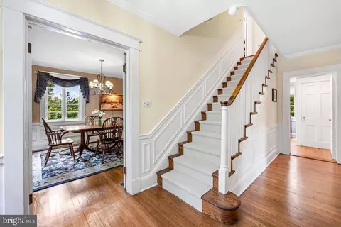 Entry Way - 305 Tunbridge Rd, Baltimore, MD 21212 photo 2 of 6