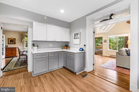 Entry Way - 305 Tunbridge Rd, Baltimore, MD 21212 photo 5 of 6