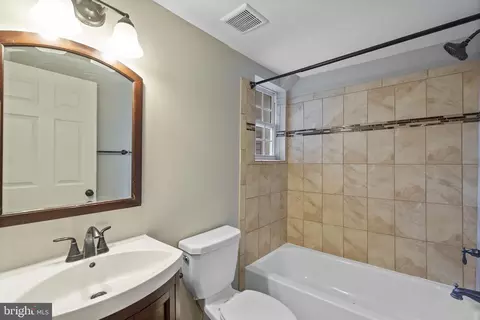 Bath - 764 Ramsay St, Baltimore, MD 21230 photo 1 of 6