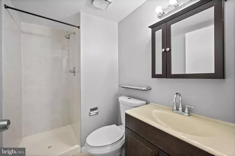 Bath - 738 Mchenry St, Baltimore, MD 21230 photo 2 of 3