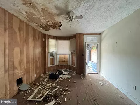 Living - 300 S Augusta Ave, Baltimore, MD 21229 photo 2 of 3