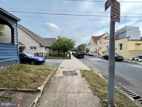Exterior - 300 S Augusta Ave, Baltimore, MD 21229 photo 1 of 1