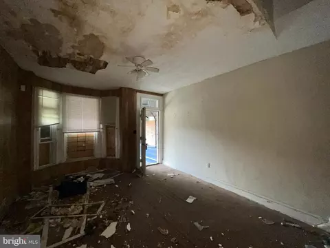 Living - 300 S Augusta Ave, Baltimore, MD 21229 photo 1 of 3