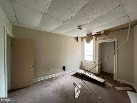 Bedroom - 300 S Augusta Ave, Baltimore, MD 21229 photo 2 of 2