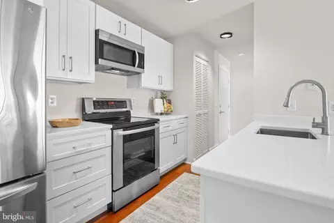 2702 Lighthouse Pt E #631, Baltimore, MD 21224 photo 8