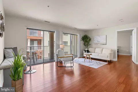 2702 Lighthouse Pt E #631, Baltimore, MD 21224 photo 3