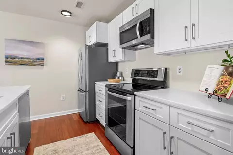 2702 Lighthouse Pt E #631, Baltimore, MD 21224 photo 11