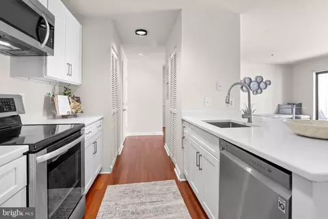2702 Lighthouse Pt E #631, Baltimore, MD 21224 photo 9