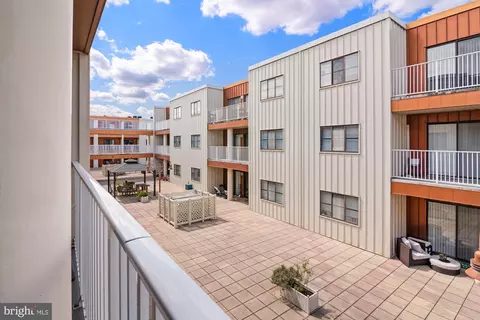 2702 Lighthouse Pt E #631, Baltimore, MD 21224 photo 24