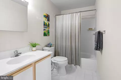 2702 Lighthouse Pt E #631, Baltimore, MD 21224 photo 19