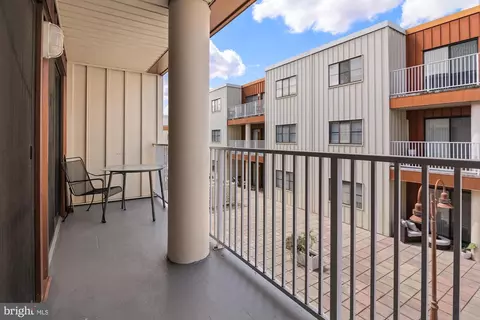 2702 Lighthouse Pt E #631, Baltimore, MD 21224 photo 23