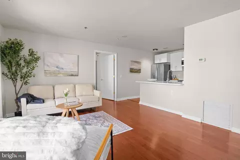 2702 Lighthouse Pt E #631, Baltimore, MD 21224 photo 2