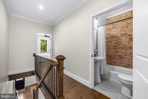 Entry Way - 3635 Chestnut Ave, Baltimore, MD 21211 photo 11 of 14