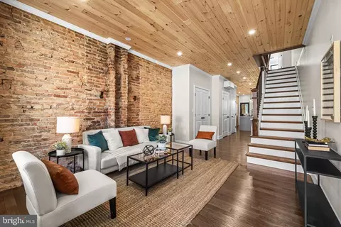 Entry Way - 3635 Chestnut Ave, Baltimore, MD 21211 photo 2 of 14