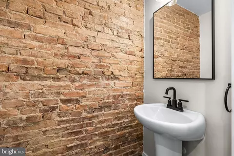 Entry Way - 3635 Chestnut Ave, Baltimore, MD 21211 photo 6 of 14