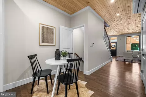 Entry Way - 3635 Chestnut Ave, Baltimore, MD 21211 photo 8 of 14