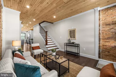 Entry Way - 3635 Chestnut Ave, Baltimore, MD 21211 photo 3 of 14