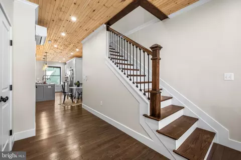 Entry Way - 3635 Chestnut Ave, Baltimore, MD 21211 photo 4 of 14