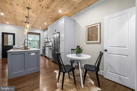 Entry Way - 3635 Chestnut Ave, Baltimore, MD 21211 photo 7 of 14