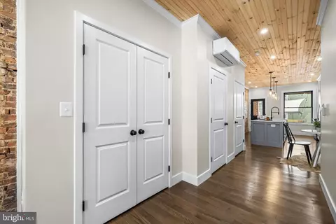 Entry Way - 3635 Chestnut Ave, Baltimore, MD 21211 photo 5 of 14