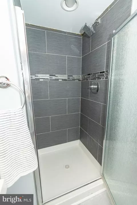 Bath - 3828 Sinclair Ln, Baltimore, MD 21213 photo 4 of 4