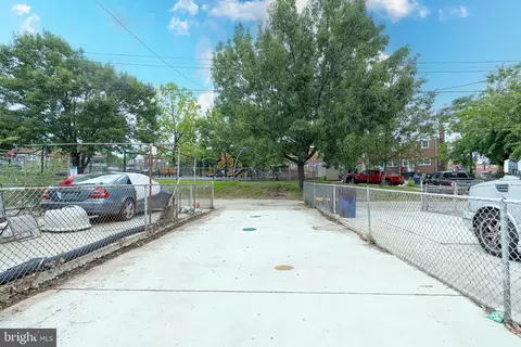 Exterior - 3828 Sinclair Ln, Baltimore, MD 21213 photo 2 of 3