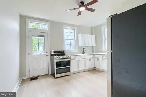 Entry Way - 612 Cator Ave, Baltimore, MD 21218 photo 3 of 7