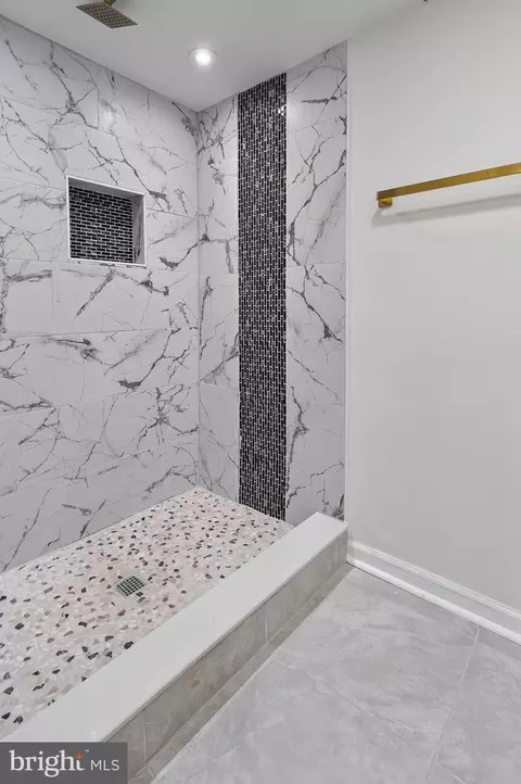 Bath - 5305 Barbara Ave, Baltimore, MD 21206 photo 8 of 9