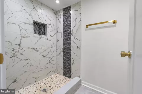 Bath - 5305 Barbara Ave, Baltimore, MD 21206 photo 7 of 9