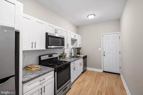 Entry Way - 1603 Clifton Ave, Baltimore, MD 21217 photo 4 of 10