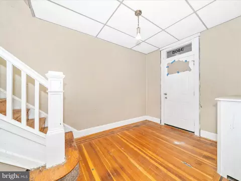 Entry Way - 3805 Harlem Ave, Baltimore, MD 21229 photo 1 of 7