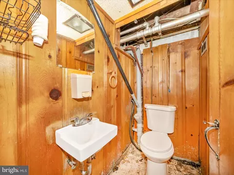 Bath - 3805 Harlem Ave, Baltimore, MD 21229 photo 1 of 1