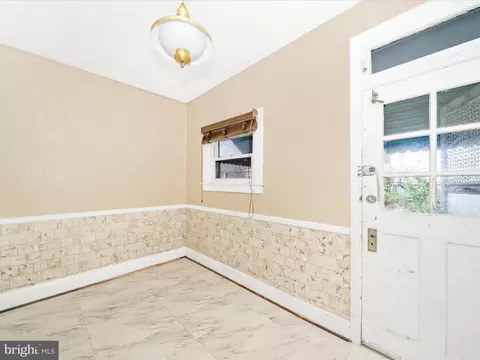 Entry Way - 3805 Harlem Ave, Baltimore, MD 21229 photo 6 of 7