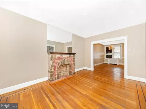 Living - 3805 Harlem Ave, Baltimore, MD 21229 photo 2 of 4