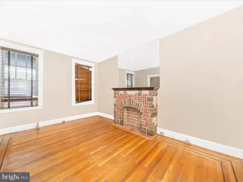 Living - 3805 Harlem Ave, Baltimore, MD 21229 photo 1 of 4
