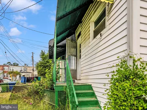 Exterior - 3805 Harlem Ave, Baltimore, MD 21229 photo 8 of 12