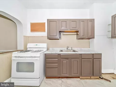 Kitchen - 3805 Harlem Ave, Baltimore, MD 21229 photo 1 of 2