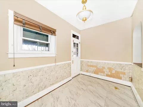 Entry Way - 3805 Harlem Ave, Baltimore, MD 21229 photo 4 of 7
