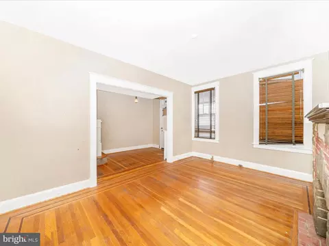 Living - 3805 Harlem Ave, Baltimore, MD 21229 photo 3 of 4