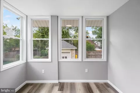 Entry Way - 5406 Hamlet Ave, Baltimore, MD 21214 photo 4 of 11